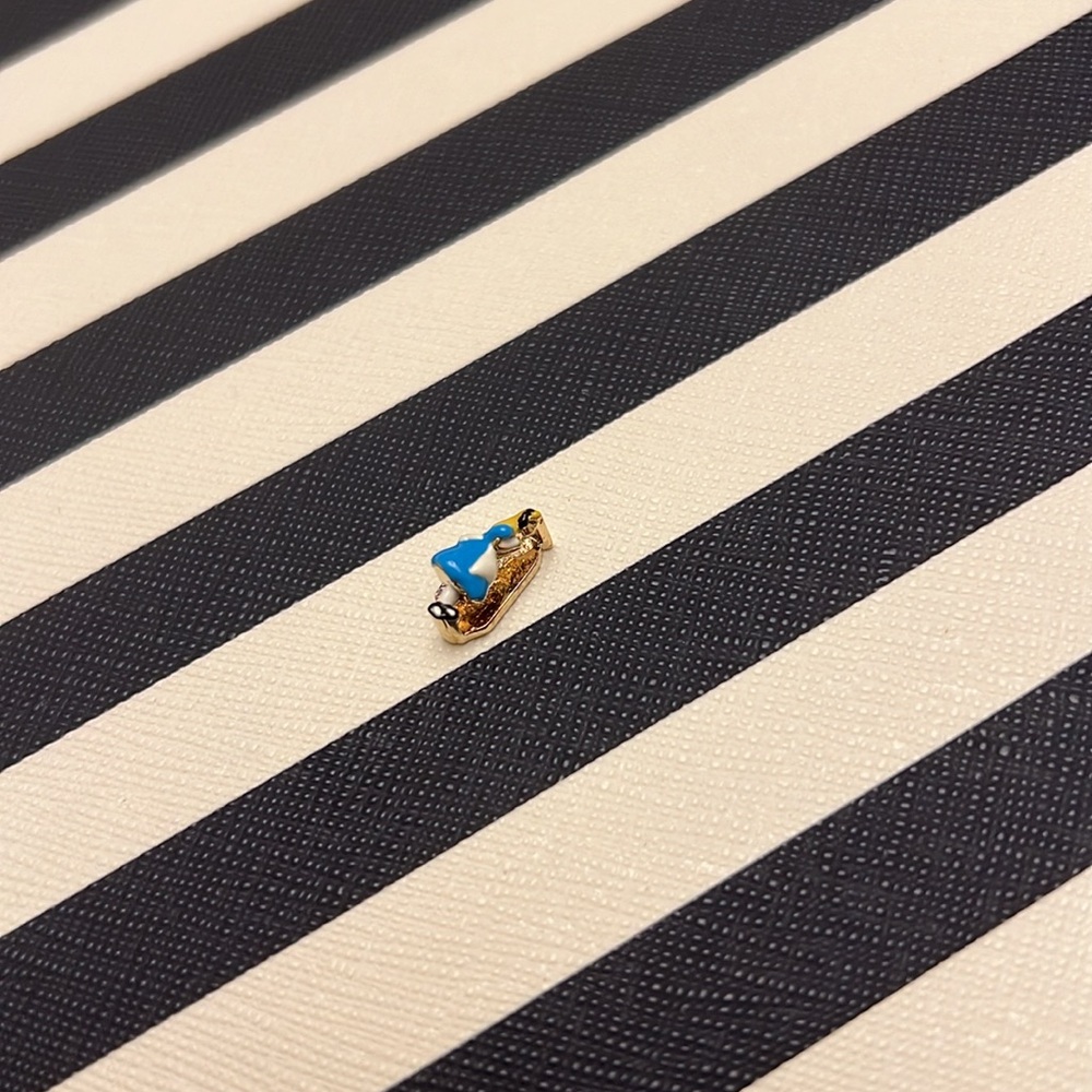 Keep Collective x Disney Alice in Wonderland Alice Charm - Picture 2 of 4